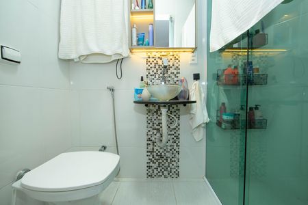 Apartamento para alugar com 190m², 4 quartos e 1 vaga Apartamento para alugar com 190m², 4 quartos e 1 vagaBANHEIRO1