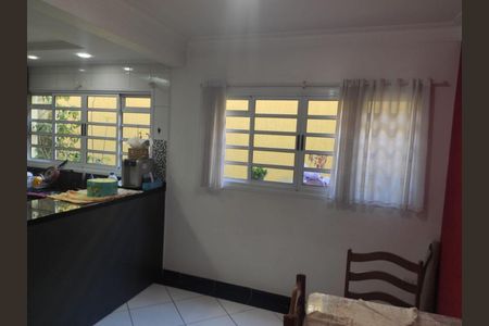 Casa à venda com 206m², 3 quartos e 3 vagas