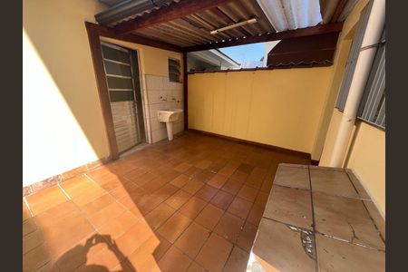 Casa à venda com 172m², 2 quartos e 2 vagas