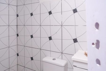 Casa para alugar com 70m², 2 quartos e sem vaga Casa para alugar com 70m², 2 quartos e sem vagaBanheiro social