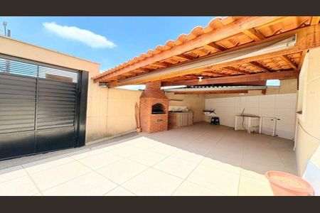 Casa à venda com 2 quartos, 99m² em Vila Mangalot, São Paulo