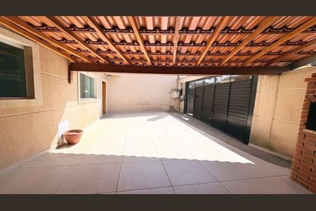 Casa à venda com 2 quartos, 99m² em Vila Mangalot, São Paulo