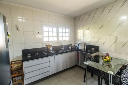 Casa de condomínio à venda com 227m², 2 quartos e 2 vagas Casa de condomínio à venda com 227m², 2 quartos e 2 vagasCozinha