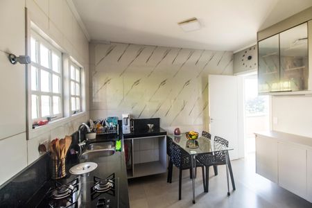 Casa de condomínio à venda com 227m², 2 quartos e 2 vagas Casa de condomínio à venda com 227m², 2 quartos e 2 vagasCozinha