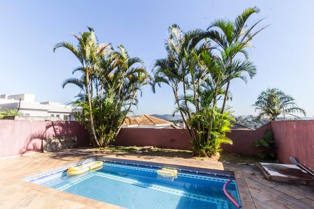 Casa de condomínio à venda com 227m², 2 quartos e 2 vagas Casa de condomínio à venda com 227m², 2 quartos e 2 vagasPiscina