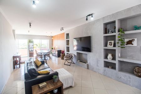 Sala  de casa de condomínio à venda com 2 quartos, 227m² em Parque Sinai, Santana de Parnaíba