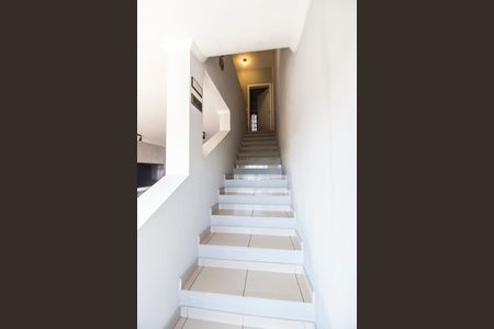 Casa de condomínio à venda com 227m², 2 quartos e 2 vagas Casa de condomínio à venda com 227m², 2 quartos e 2 vagasEscada