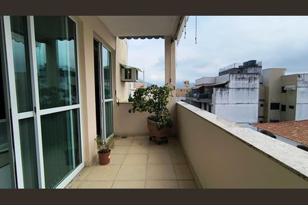 Apartamento à venda com 160m², 3 quartos e 5 vagas Apartamento à venda com 160m², 3 quartos e 5 vagasVaranda dos Quartos
