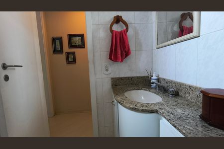 Apartamento à venda com 160m², 3 quartos e 5 vagas Apartamento à venda com 160m², 3 quartos e 5 vagasBanheiro da Suíte 2