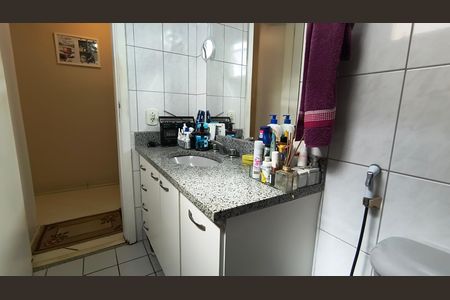 Apartamento à venda com 160m², 3 quartos e 5 vagas Apartamento à venda com 160m², 3 quartos e 5 vagasBanheiro da Suíte 1