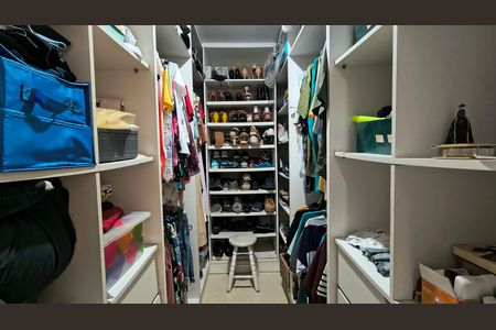Apartamento à venda com 160m², 3 quartos e 5 vagas Apartamento à venda com 160m², 3 quartos e 5 vagasCloset da Suíte 1
