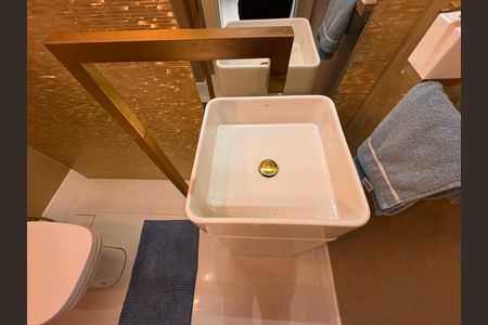 Casa de condomínio para alugar com 490m², 4 quartos e 2 vagasLavabo