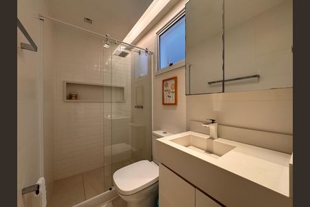 Casa de condomínio para alugar com 490m², 4 quartos e 2 vagasSuíte 3 - Banheiro