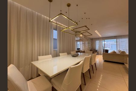 Casa de condomínio para alugar com 490m², 4 quartos e 2 vagasSala