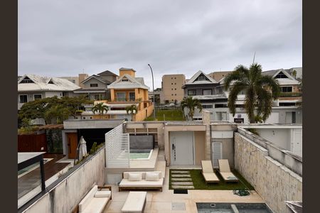 Casa de condomínio para alugar com 490m², 4 quartos e 2 vagasSuíte 1 (Master) - Varanda