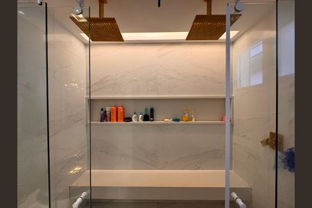 Casa de condomínio para alugar com 490m², 4 quartos e 2 vagasSuíte 1 (Master) - Banheiro