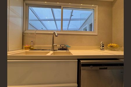 Casa de condomínio para alugar com 490m², 4 quartos e 2 vagasCozinha e Área de Serviço