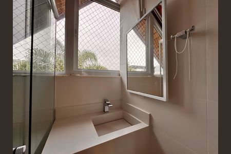 Casa de condomínio para alugar com 490m², 4 quartos e 2 vagasSuíte 4 - Banheiro