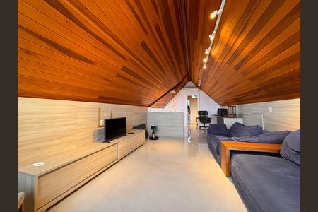 Casa de condomínio para alugar com 490m², 4 quartos e 2 vagasSala de TV