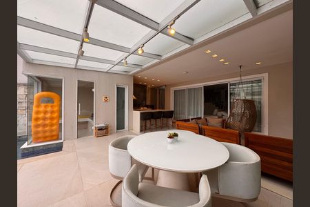 Casa de condomínio para alugar com 490m², 4 quartos e 2 vagasÁrea externa