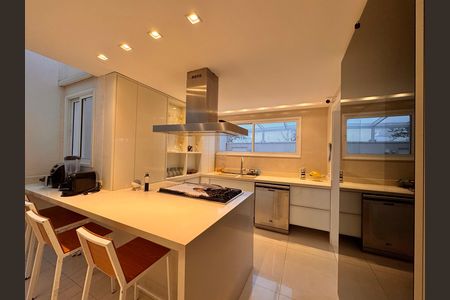 Casa de condomínio para alugar com 490m², 4 quartos e 2 vagasCozinha e Área de Serviço