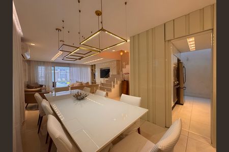 Casa de condomínio para alugar com 490m², 4 quartos e 2 vagasSala
