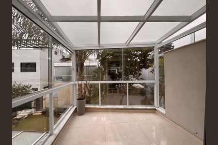 Casa de condomínio para alugar com 490m², 4 quartos e 2 vagasSuíte 2 - Varanda