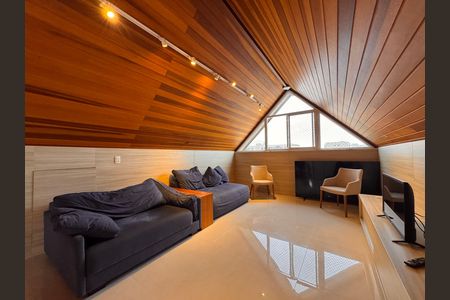 Casa de condomínio para alugar com 490m², 4 quartos e 2 vagasSala de TV