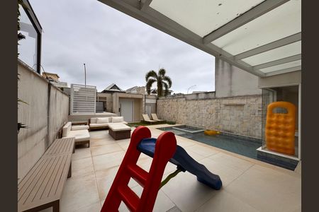 Casa de condomínio para alugar com 490m², 4 quartos e 2 vagasÁrea externa