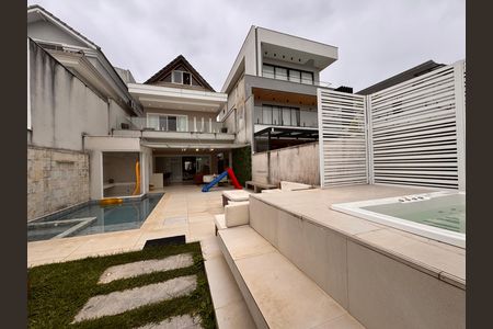 Casa de condomínio para alugar com 490m², 4 quartos e 2 vagasÁrea externa
