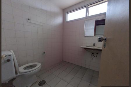 Banheiro  de apartamento à venda com 1 quarto, 48m² em Bosque, Campinas