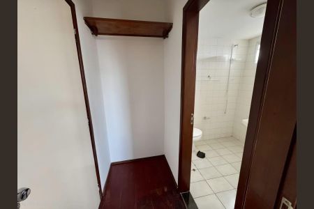 Banheiro  de apartamento à venda com 1 quarto, 48m² em Bosque, Campinas