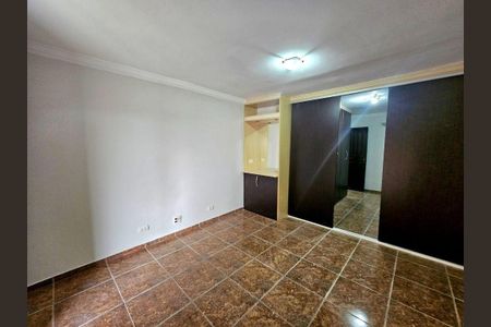 Casa à venda com 3 quartos, 170m² em Jardim Rosa Maria, São Paulo