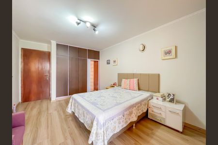Casa à venda com 333m², 5 quartos e 5 vagasSuíte 3
