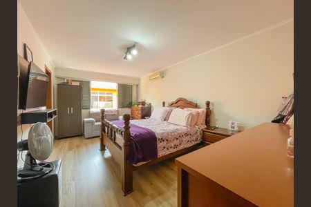 Casa à venda com 333m², 5 quartos e 5 vagasSuíte 2
