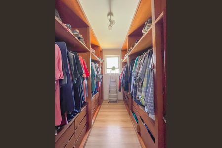 Casa à venda com 333m², 5 quartos e 5 vagasCloset