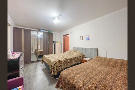 Casa à venda com 333m², 5 quartos e 5 vagasSuíte 1