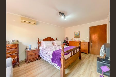 Casa à venda com 333m², 5 quartos e 5 vagasSuíte 2