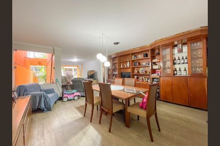 Casa à venda com 333m², 5 quartos e 5 vagasSala