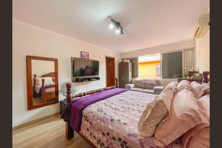 Casa à venda com 333m², 5 quartos e 5 vagasSuíte 2