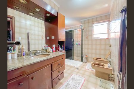 Casa à venda com 333m², 5 quartos e 5 vagasBanheiro da Suíte 2