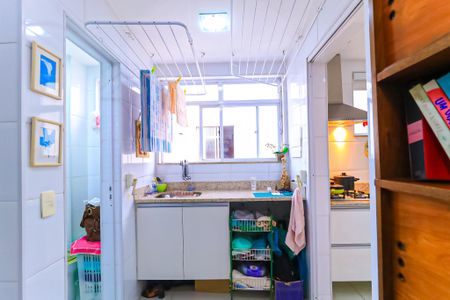 Apartamento à venda com 96m², 3 quartos e 2 vagas Apartamento à venda com 96m², 3 quartos e 2 vagasÁrea de Serviço