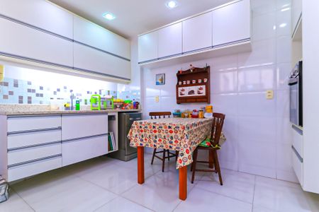 Apartamento à venda com 96m², 3 quartos e 2 vagas Apartamento à venda com 96m², 3 quartos e 2 vagasCozinha