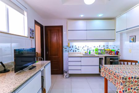Apartamento à venda com 96m², 3 quartos e 2 vagas Apartamento à venda com 96m², 3 quartos e 2 vagasCozinha