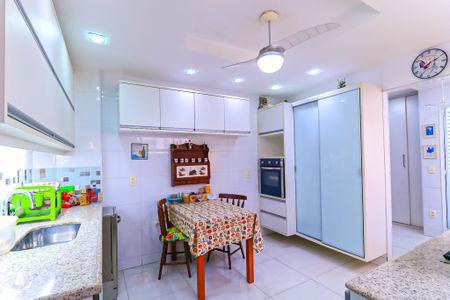 Apartamento à venda com 96m², 3 quartos e 2 vagas Apartamento à venda com 96m², 3 quartos e 2 vagasCozinha