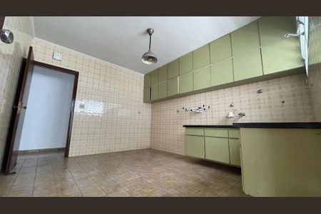 Casa à venda com 159m², 3 quartos e 4 vagas