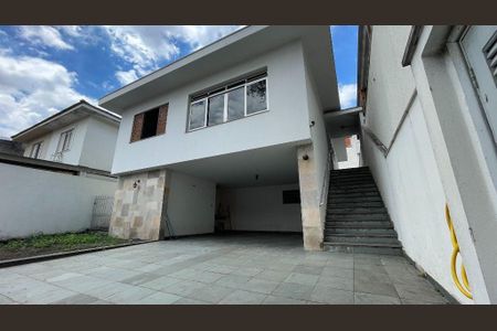 Casa à venda com 159m², 3 quartos e 4 vagas