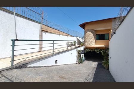Casa à venda com 265m², 3 quartos e 10 vagas