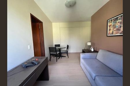 Sala de kitnet/studio para alugar com 1 quarto, 40m² em Funcionários, Belo Horizonte