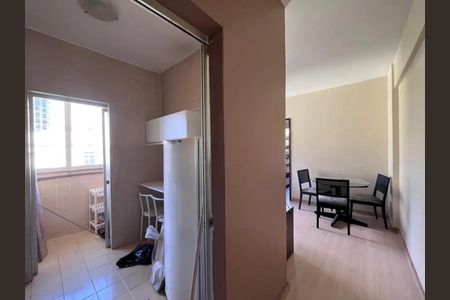 Sala de kitnet/studio para alugar com 1 quarto, 40m² em Funcionários, Belo Horizonte